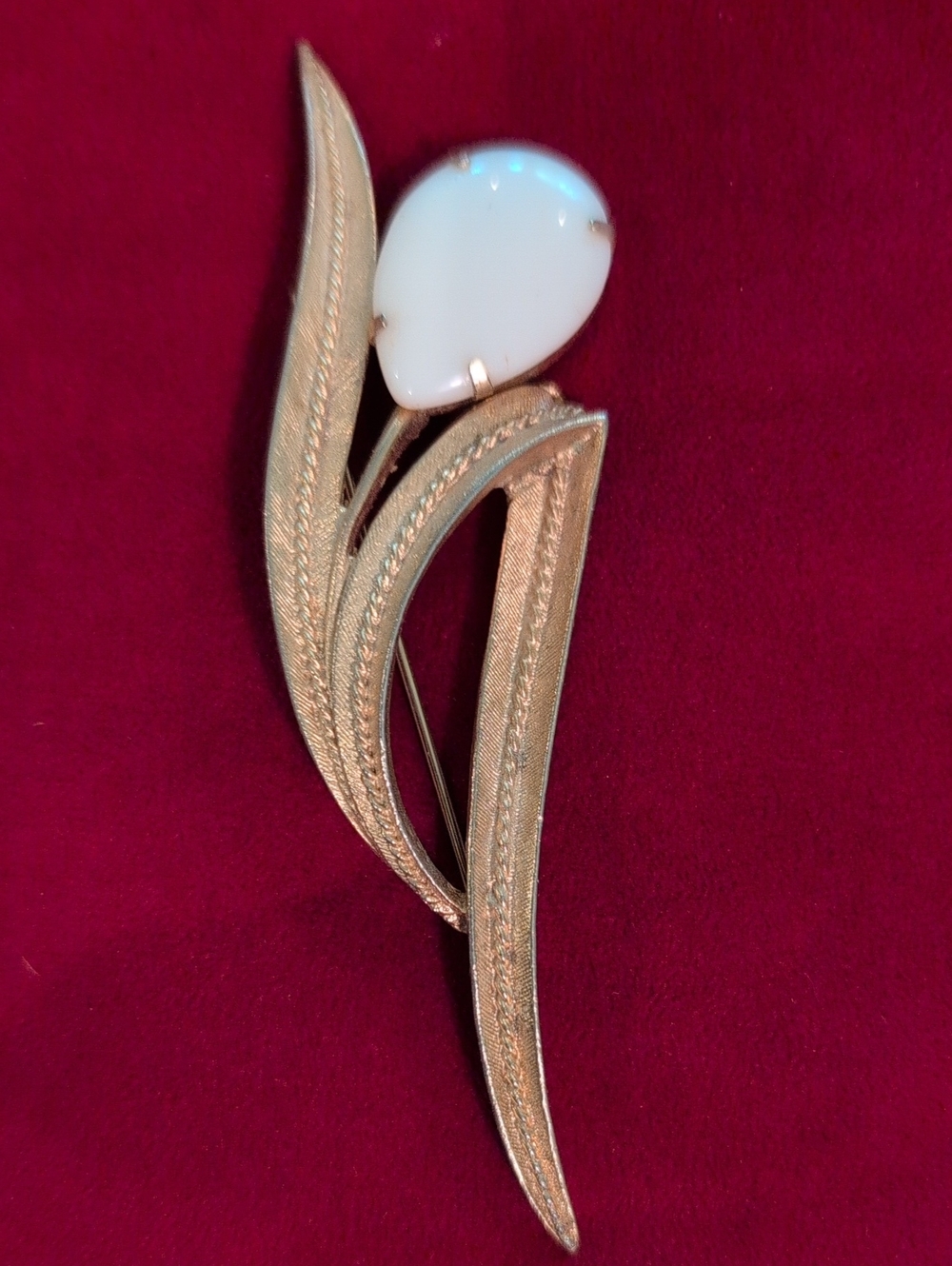 Vintage Sarah Coventry 1960's  Gold Tone Solitude Brooch With White Cabochon.